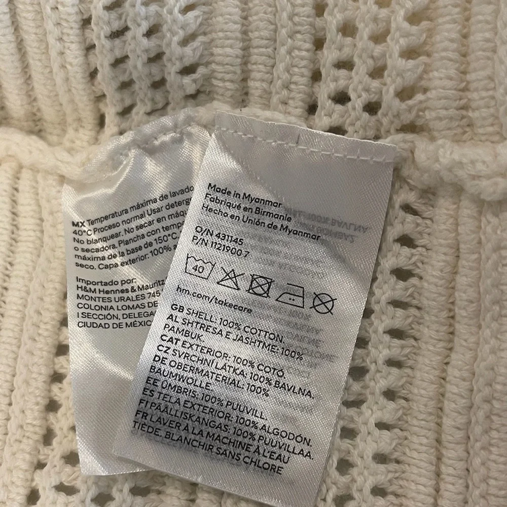 NWOT H&M Cream Cropped Sweater with V-Neck and Long Sleeves